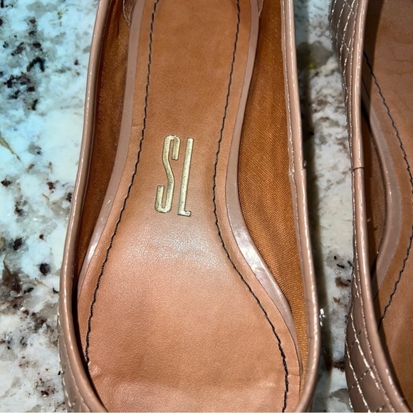 Santa Lolla Tan Quilted Pointed Toe Flats With Bowtie Size 5B - Picture 9 of 10